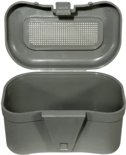 Harmaa toukkarasia vyökiinnikkeellä