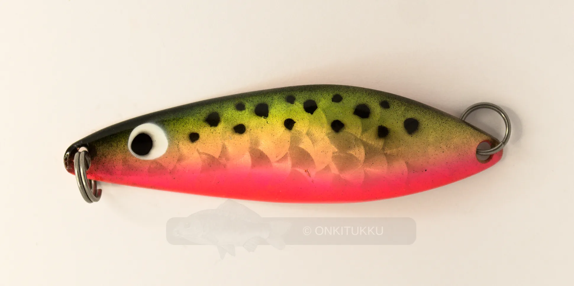 Kapun taimen uistin 83mm 20g väri 9