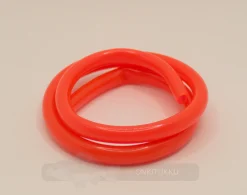 Punainen jäykkä letku 4,5mm 40cm hehku